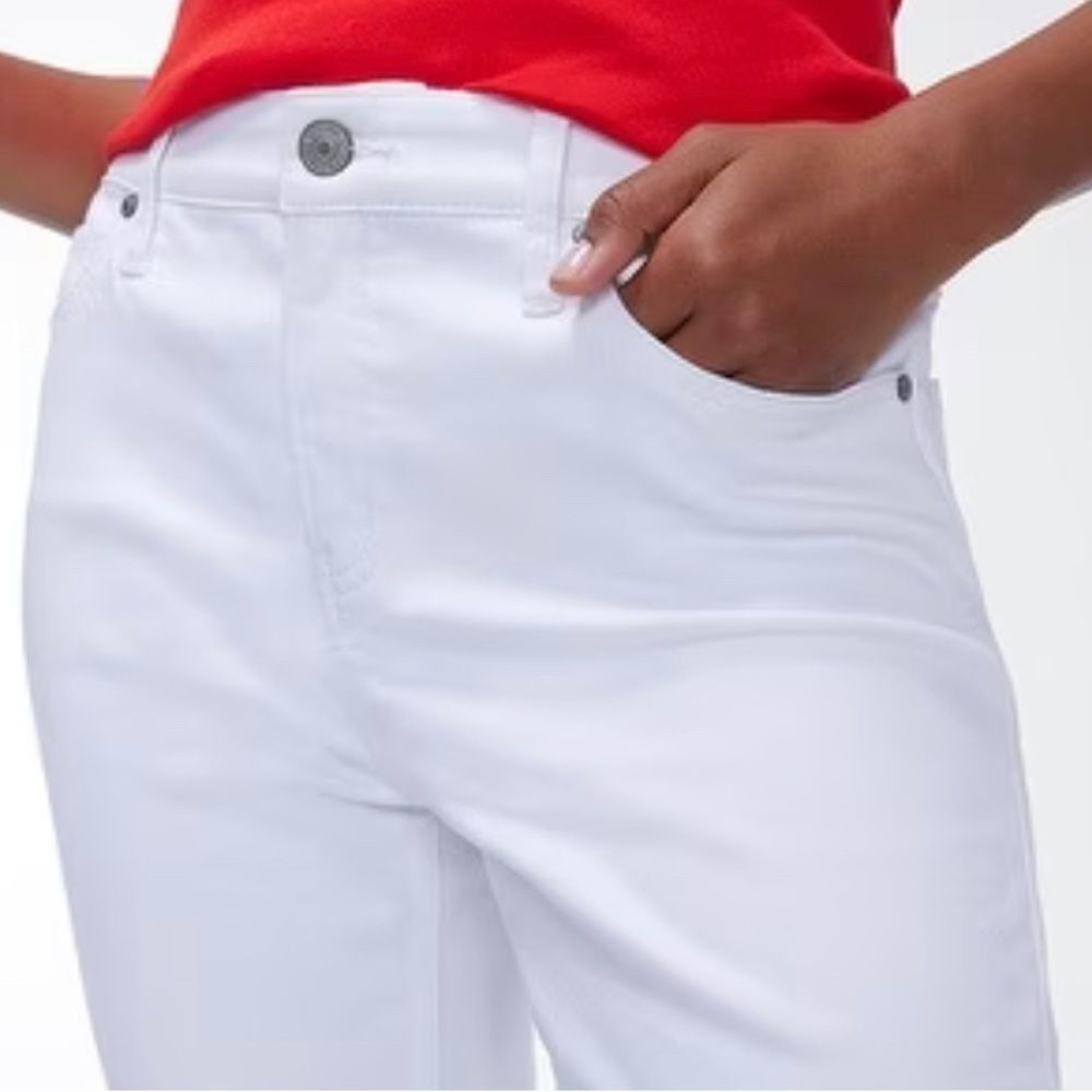 Chicos Getaway Bermuda optic white shorts size 3 (16-18)